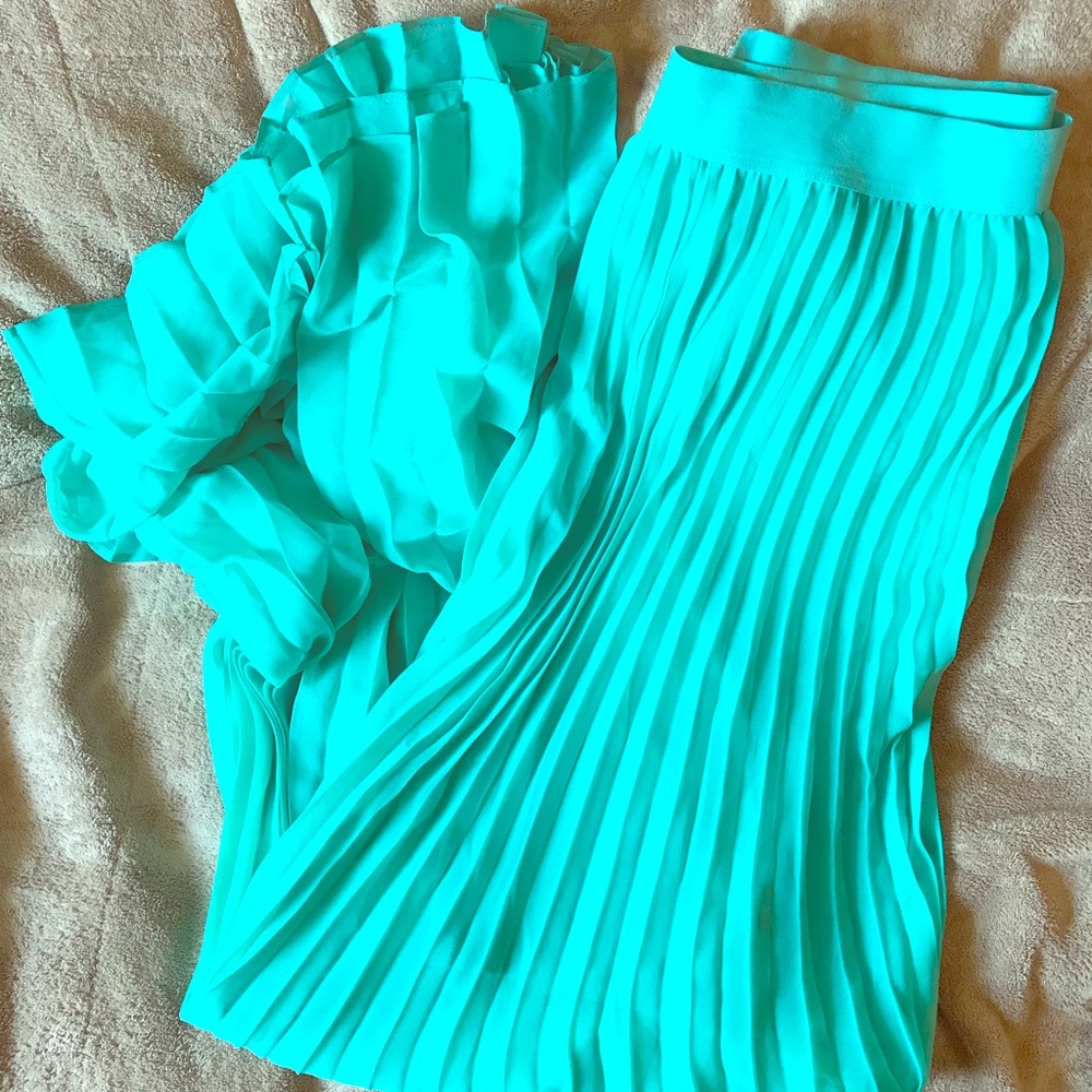 LC Lauren Conrad Pleated Maxi Skirt